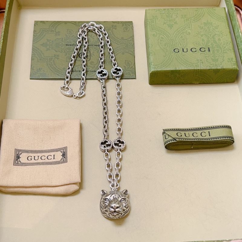 G*u*i necklaces